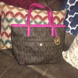 •Fuchsia/Brown Logo MK purse•